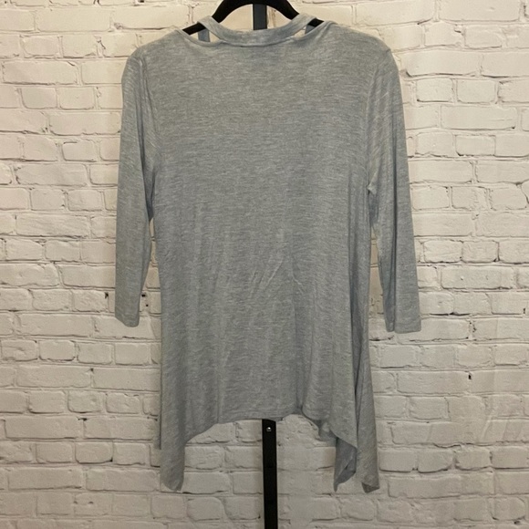 NWT Chelsea & Theodore Grey Shark Bite Hem Tunic - Picture 2 of 3